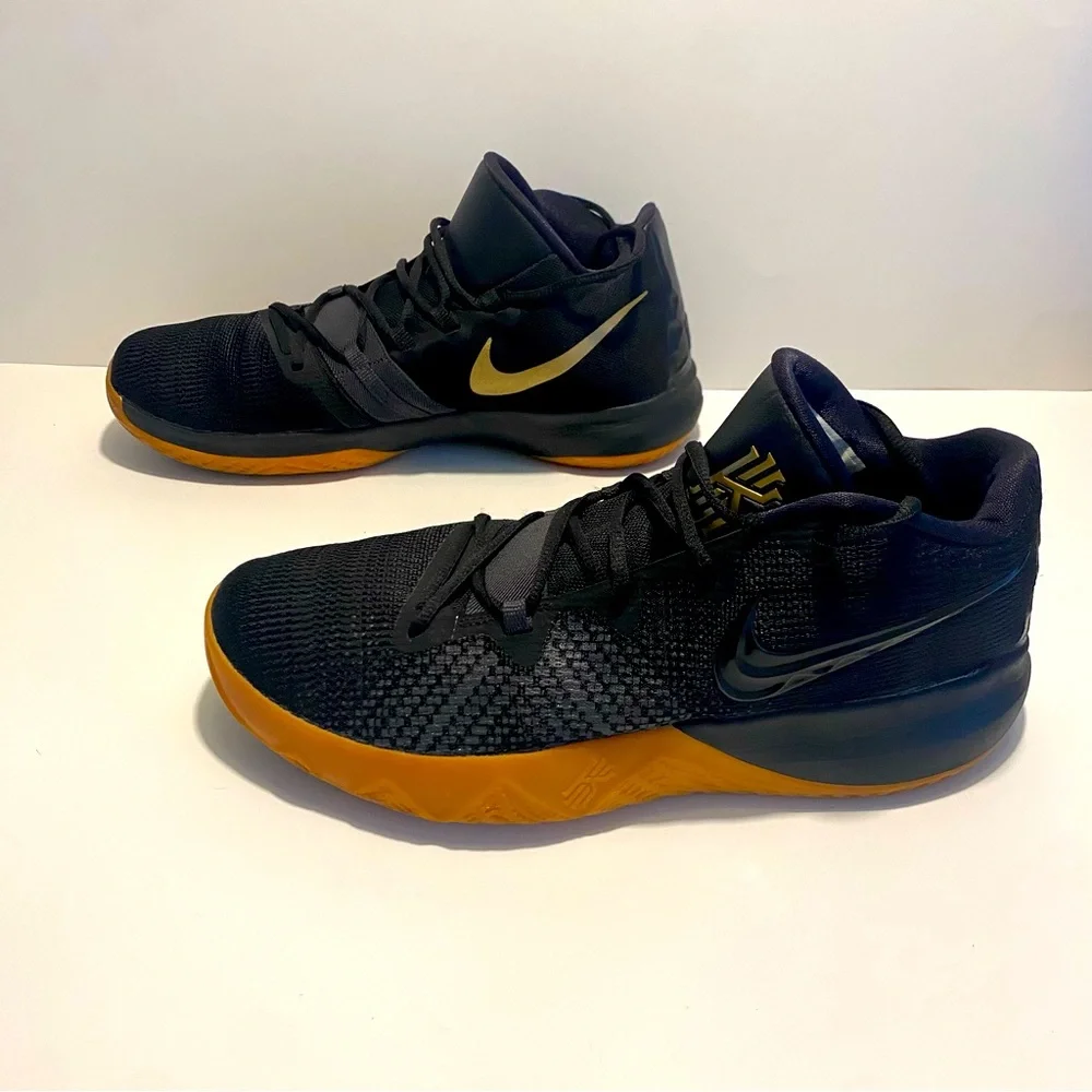 Nike Kyrie Irving Flytrap Mens 12
Shoes Black Basketball Sneaker
Athletic Gym - Picture 4 of 8